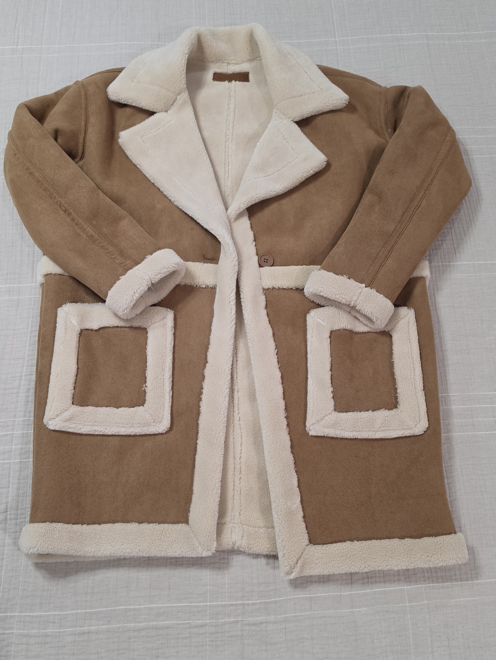 Blank NYC Feels Natural Tan Faux Fur Coat Size Medium - Picture 3 of 16